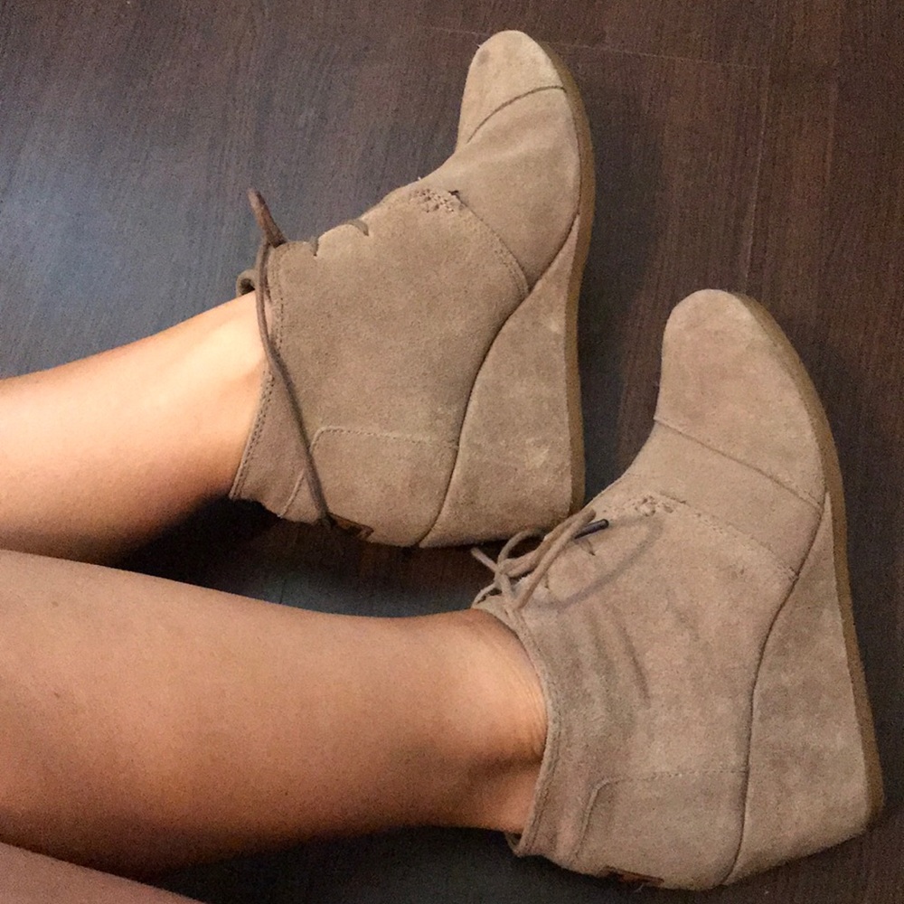 TOMS Women’s Suede Booties Size 8.5